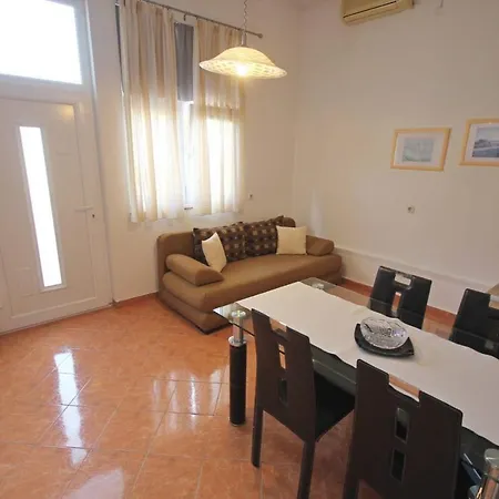 Family Mirela Borik Apartment Zadar